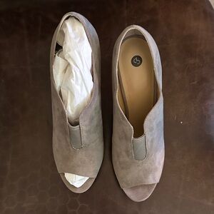 Dress Barn Taupe Women's Mules